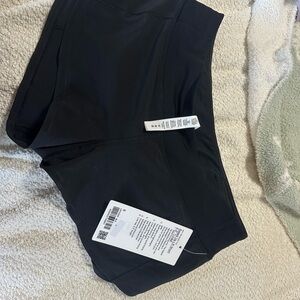 Lululemon Speed up low rise 2.5 inch size 6